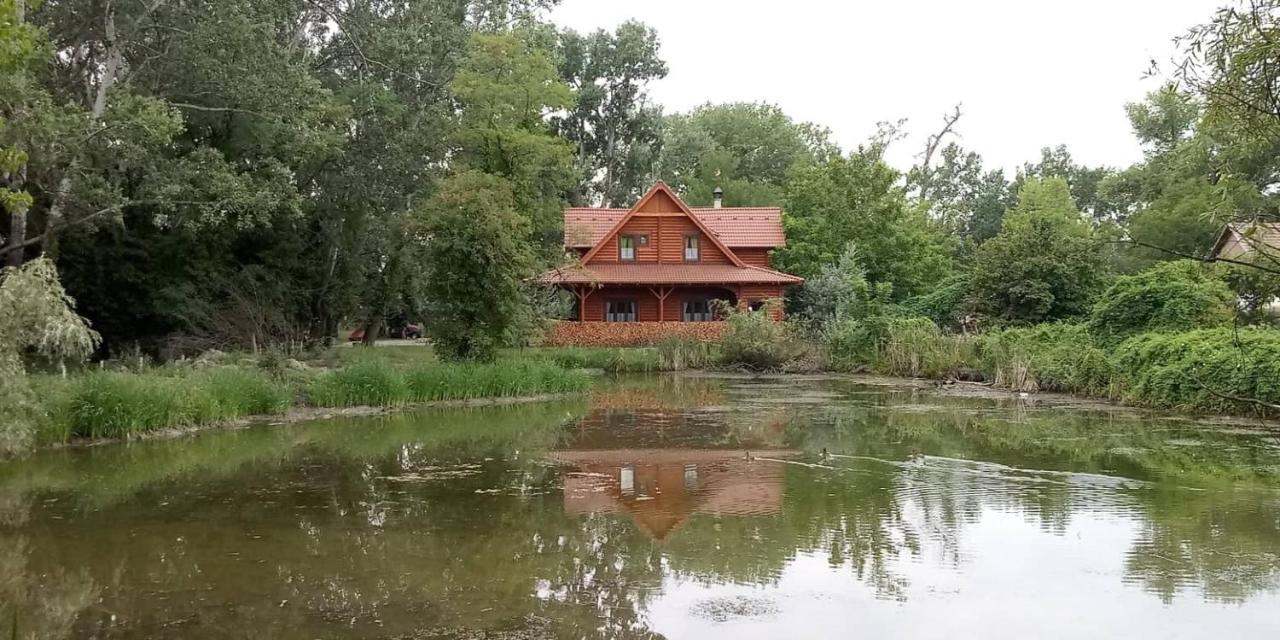 Dom Argyelus - Argyelus Haz - Fesztypark Hotel Martovce Buitenkant foto