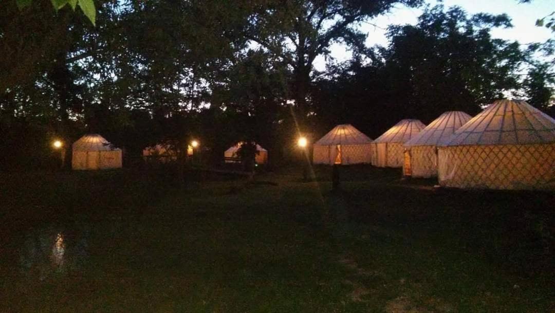 Dom Argyelus - Argyelus Haz - Fesztypark Hotel Martovce Buitenkant foto